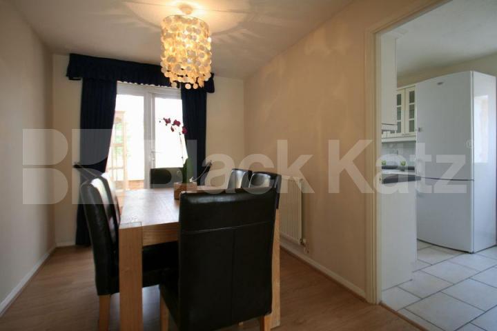 			Amazing House, 3 Bedroom, 1 bath, 1 reception Detached House			 Cheddar Close, FRIERN BARNET