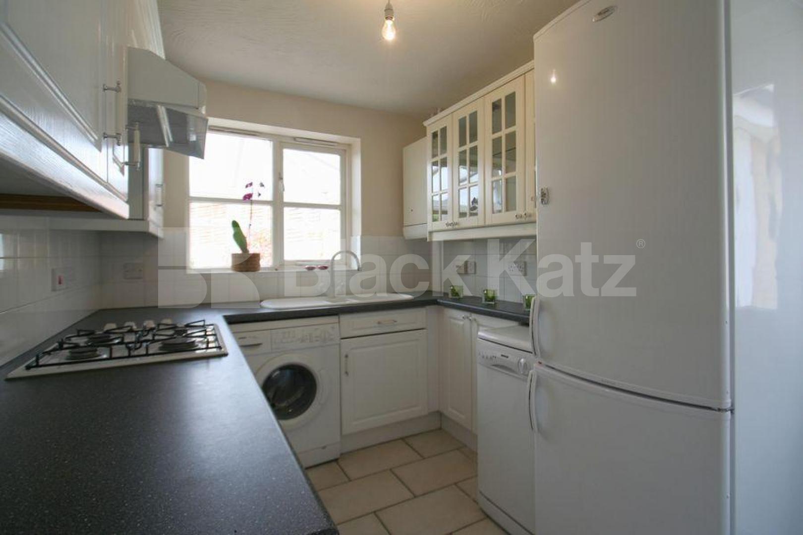 			Amazing House, 3 Bedroom, 1 bath, 1 reception Detached House			 Cheddar Close, FRIERN BARNET