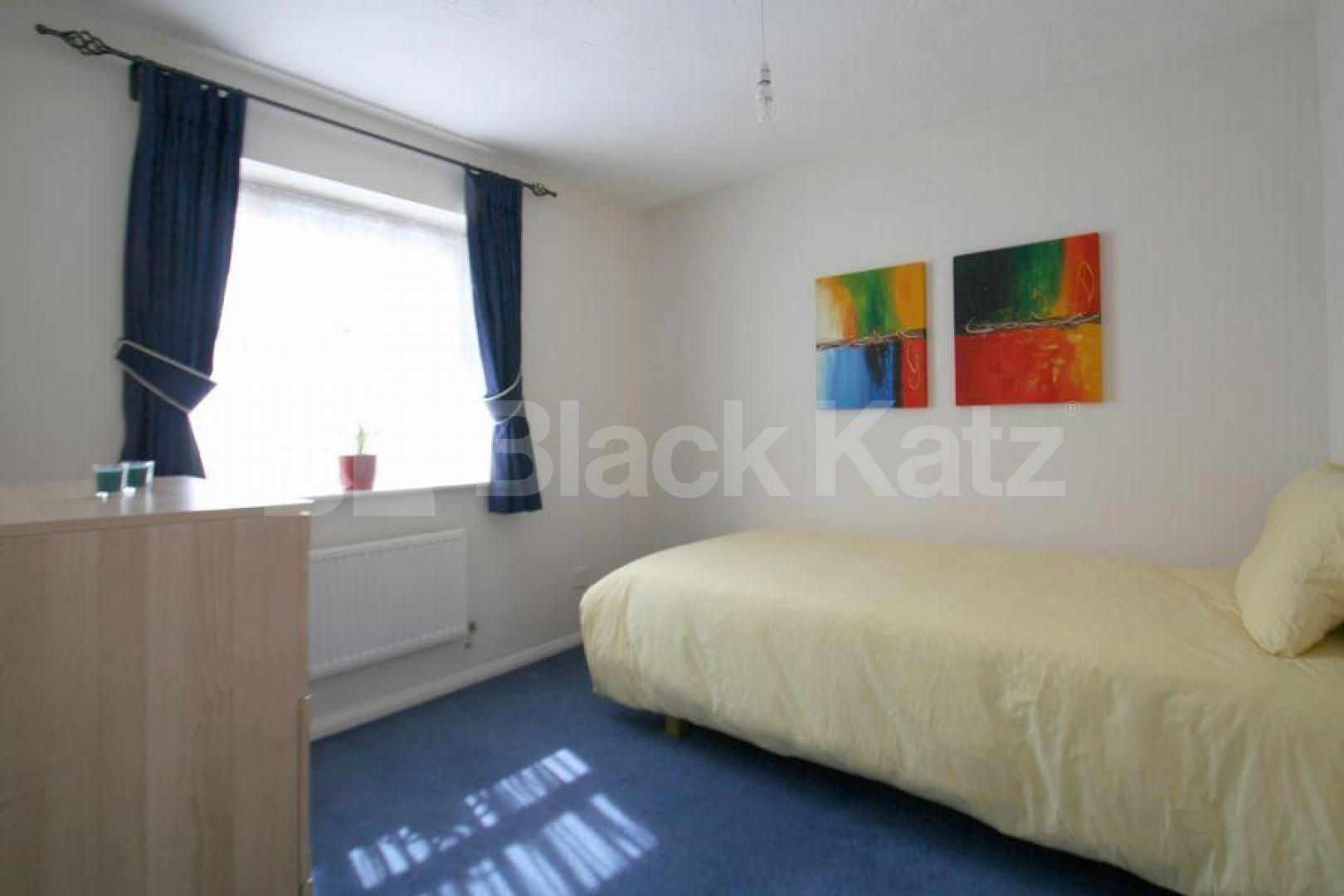 			Amazing House, 3 Bedroom, 1 bath, 1 reception Detached House			 Cheddar Close, FRIERN BARNET