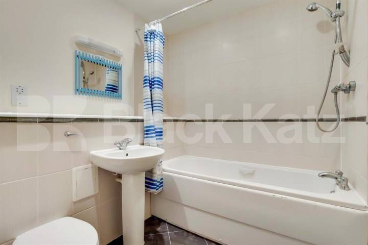 Beautiful 2-Bedroom Apartment in Modern Hungerford Road Development Hungerford Road, Islington / Caledonian Road