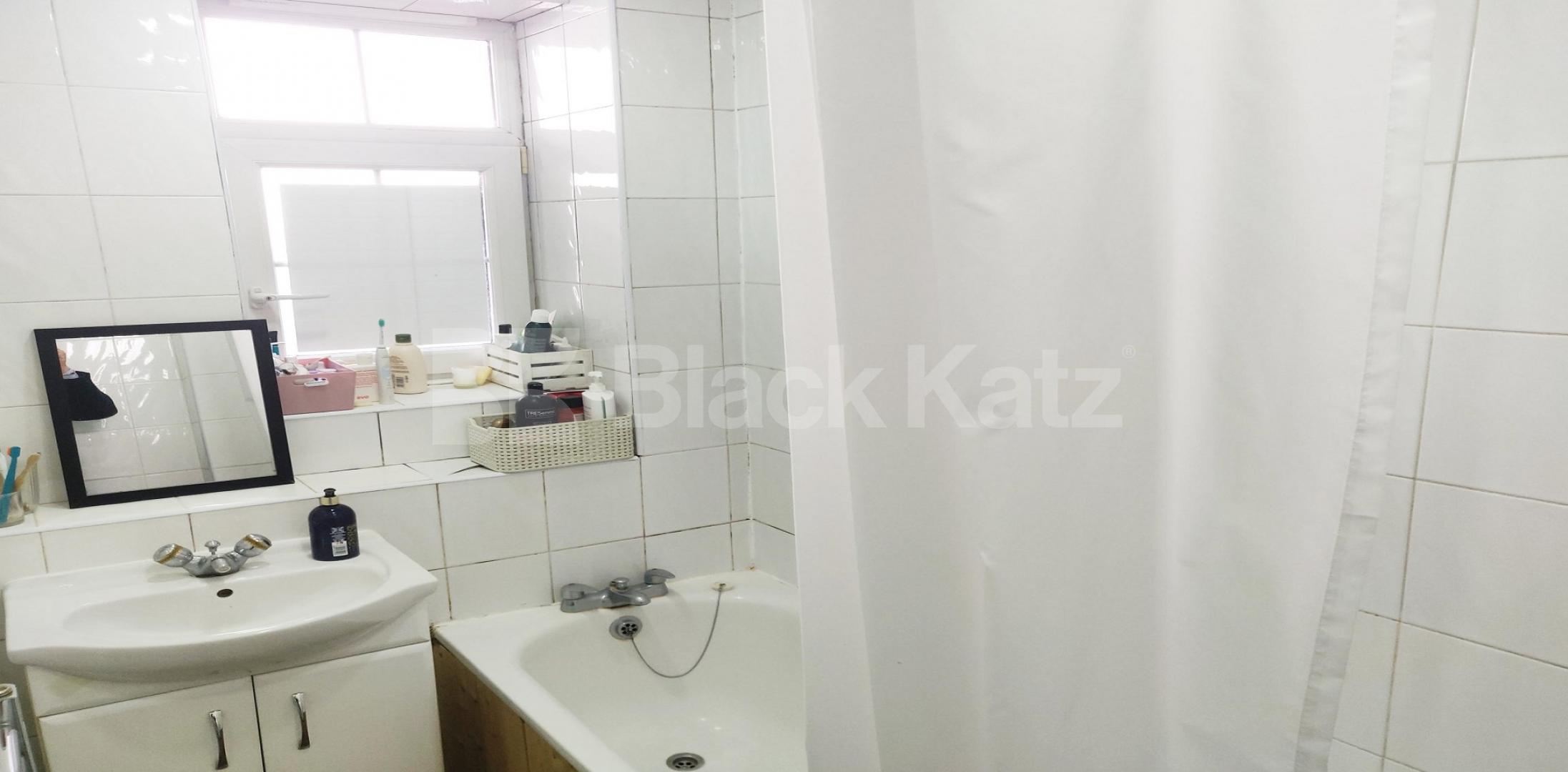 			LET , 3 Bedroom, 1 bath, 0 reception Apartment			 Hankey place , London Bridge / Borough   