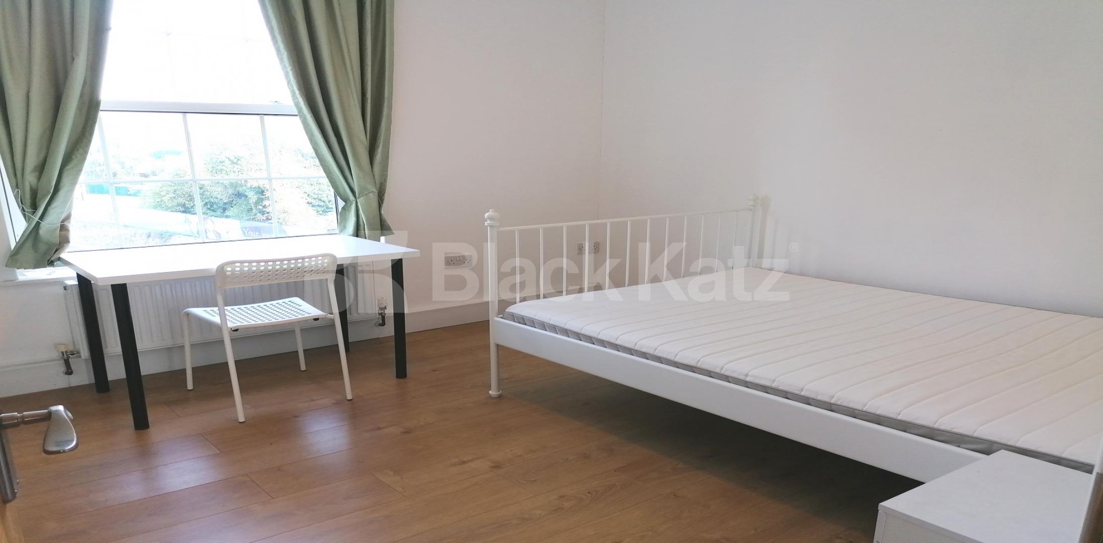 			LET , 2 Bedroom, 1 bath, 1 reception Apartment			 Harper Road , Borough/Elephant and Castle