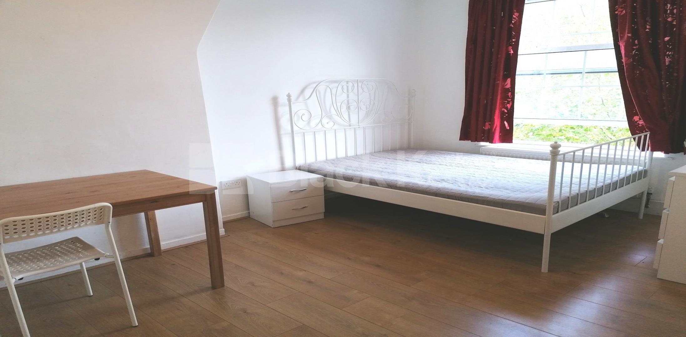 			LET , 2 Bedroom, 1 bath, 1 reception Apartment			 Harper Road , Borough/Elephant and Castle