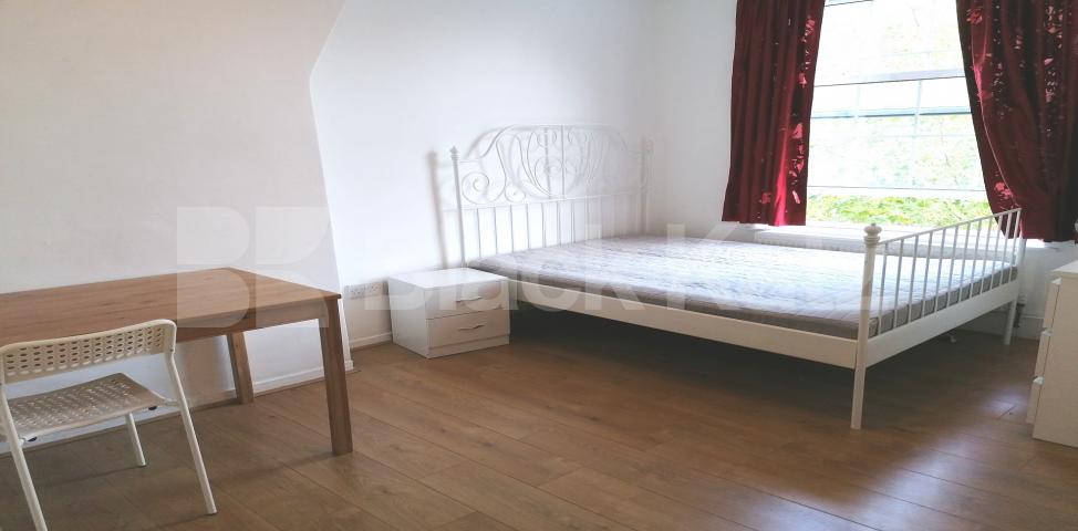 			LET , 2 Bedroom, 1 bath, 1 reception Apartment			 Harper Road , Borough/Elephant and Castle