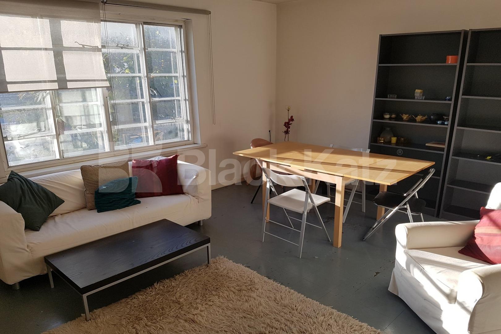 Stylish  Hendre Road, Elephant and Castle 