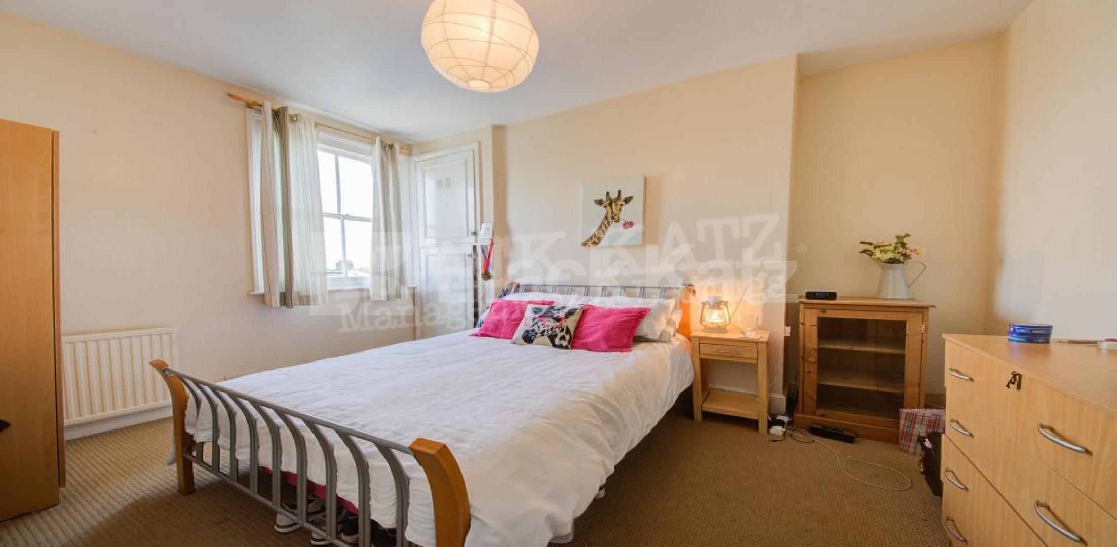 			New Instruction!, 3 Bedroom, 1 bath, 1 reception Flat			 Hanley Road , Finsbury Park / Crouch End