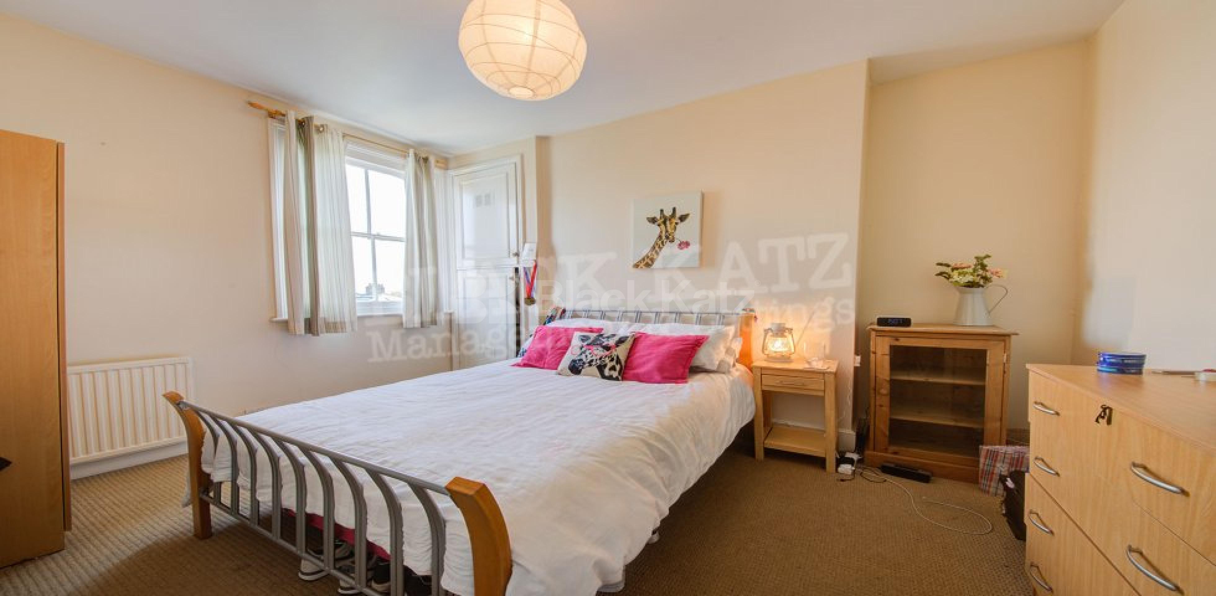 			New Instruction!, 3 Bedroom, 1 bath, 1 reception Flat			 Hanley Road , Finsbury Park / Crouch End N4