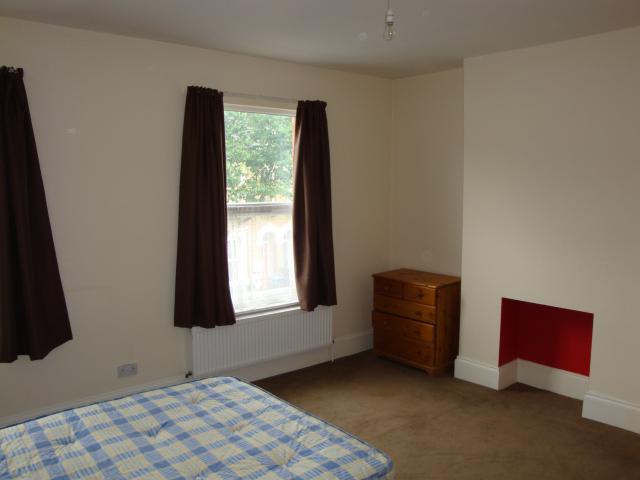 			4 Bedroom, 1 bath, 1 reception House			 Huddlestone Road, WILLESDEN GREEN