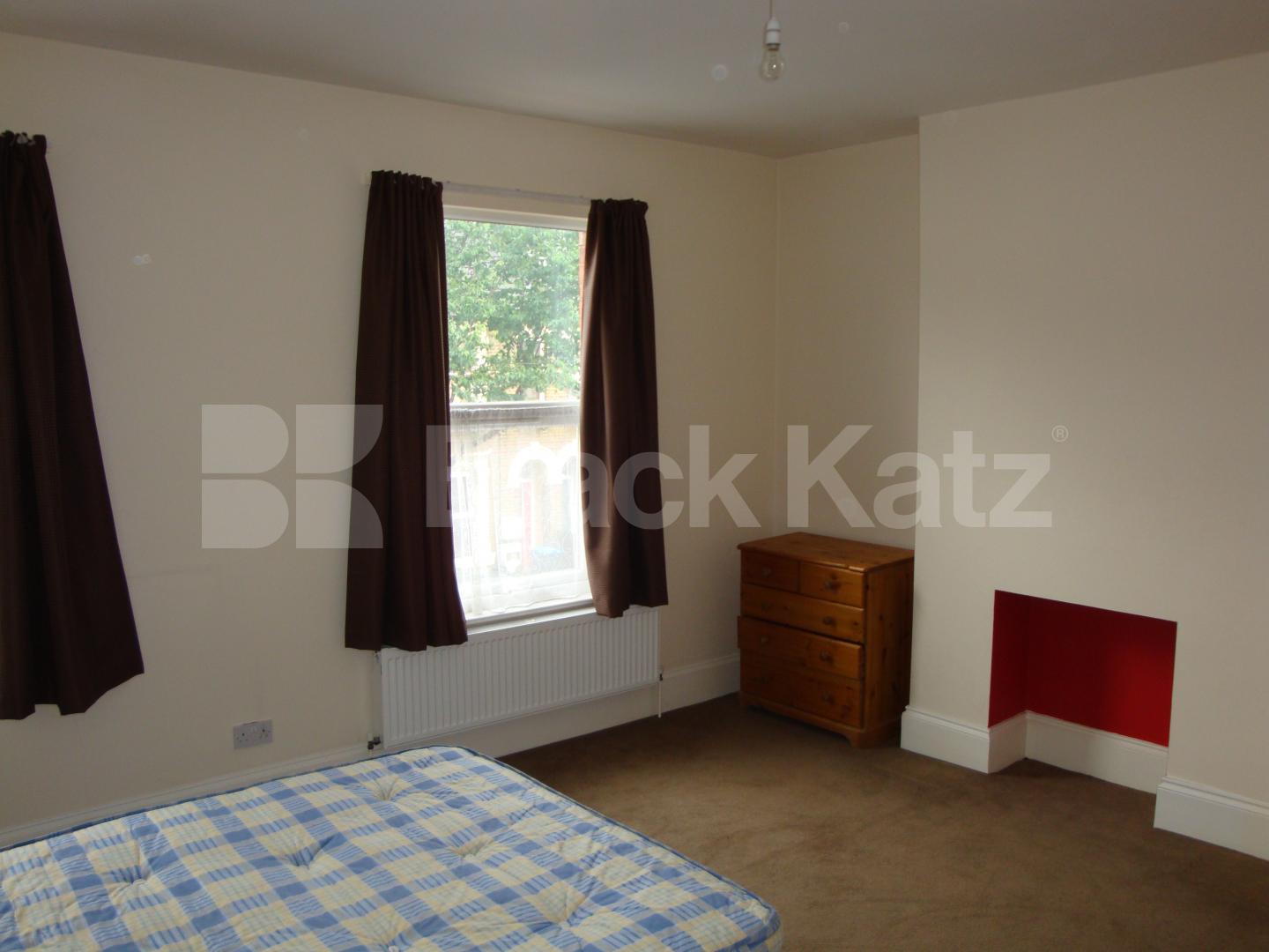 Majestically grand 4 Bedroom, Furnished House in Huddlestone Road NW2