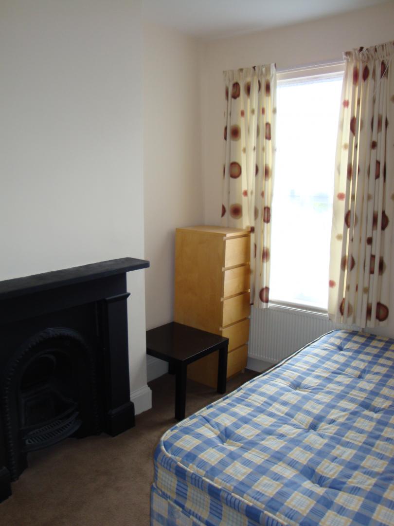 			4 Bedroom, 1 bath, 1 reception House			 Huddlestone Road, WILLESDEN GREEN