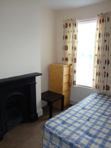 			4 Bedroom, 1 bath, 1 reception House			 Huddlestone Road, WILLESDEN GREEN