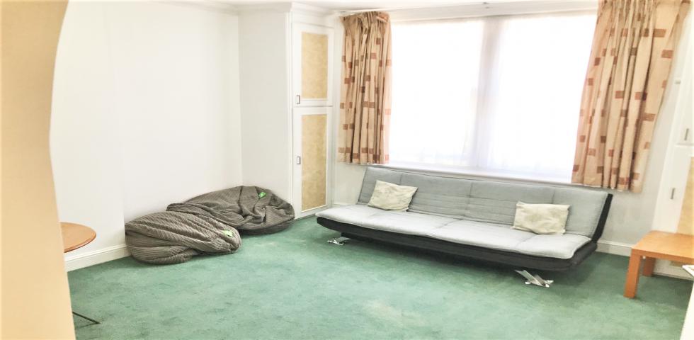 			1 Bedroom, 1 bath, 1 reception Apartment			 Howitt Road, BELSIZE PARK
