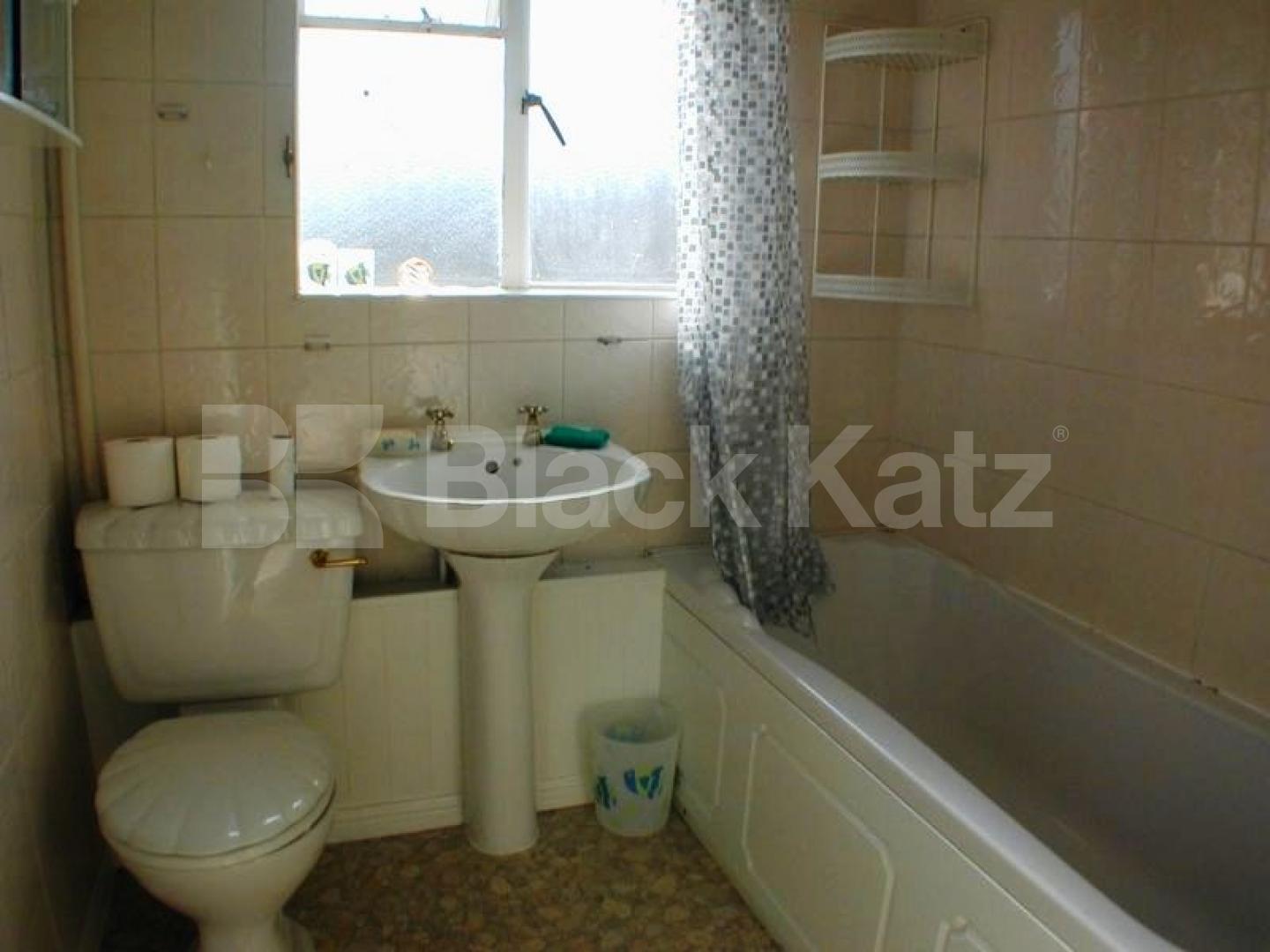 			1 Bedroom, 1 bath, 1 reception Flat			 Beaconsfield rd, New Southgate