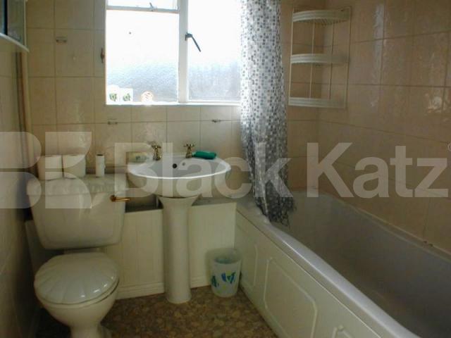 			1 Bedroom, 1 bath, 1 reception Flat			 Beaconsfield rd, New Southgate