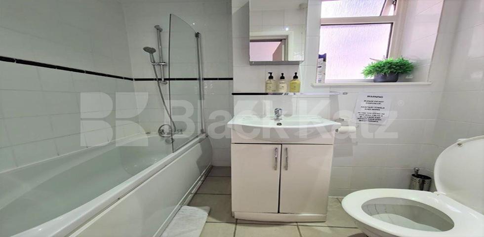 Fantastic one bed flats located within mins to Camden Tube & Regents Park Inverness Street, Camden Town