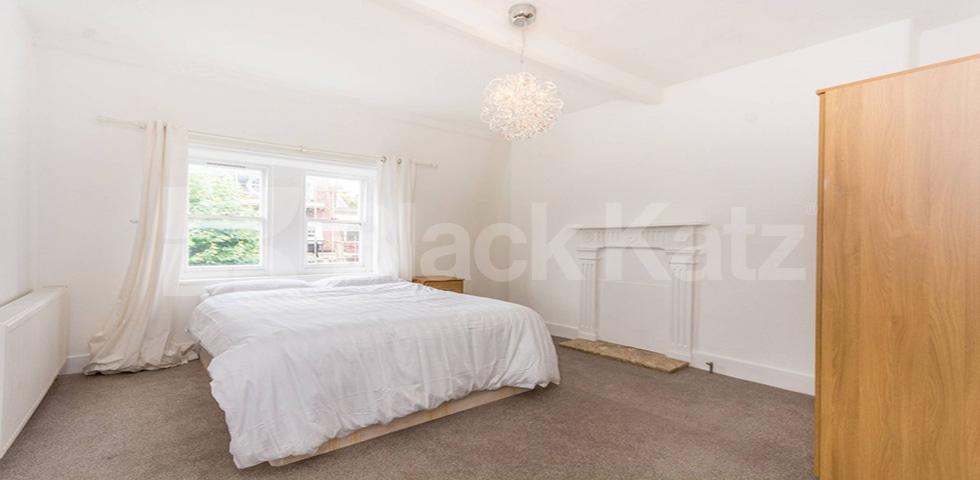 			NEW INSTRUCTION!, 2 Bedroom, 1 bath, 1 reception Flat			 Gilbert Street, Bond Street