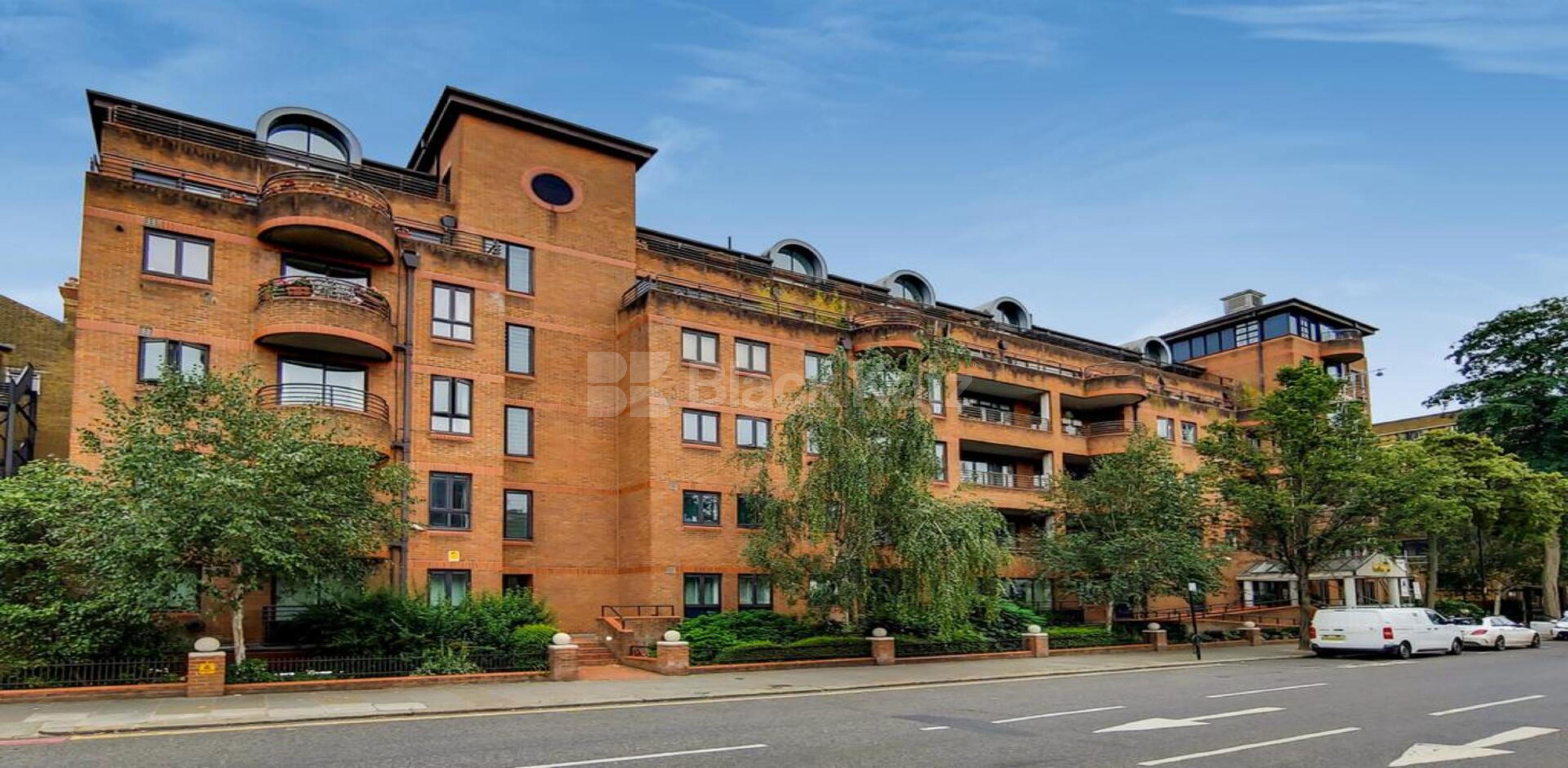 Stunning Apartment in Exclusive Mansion Building Pembroke Road , Earls Court W8