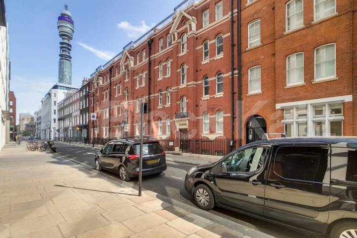 Modern three bed in central zone 1 location mins to UCL & LSE Cleveland Street, Fitzrovia