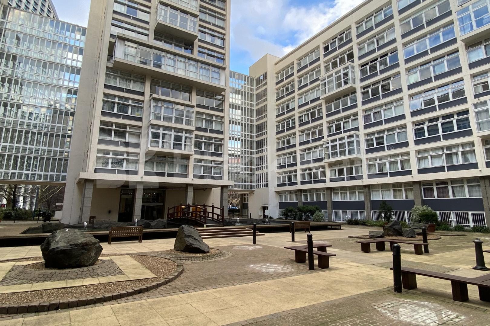 Benefiting from 24 Hour concierge, residents pool, gym & inclusive of rates  Metro Central Heights, Newington Causeway, Elephant & Castle