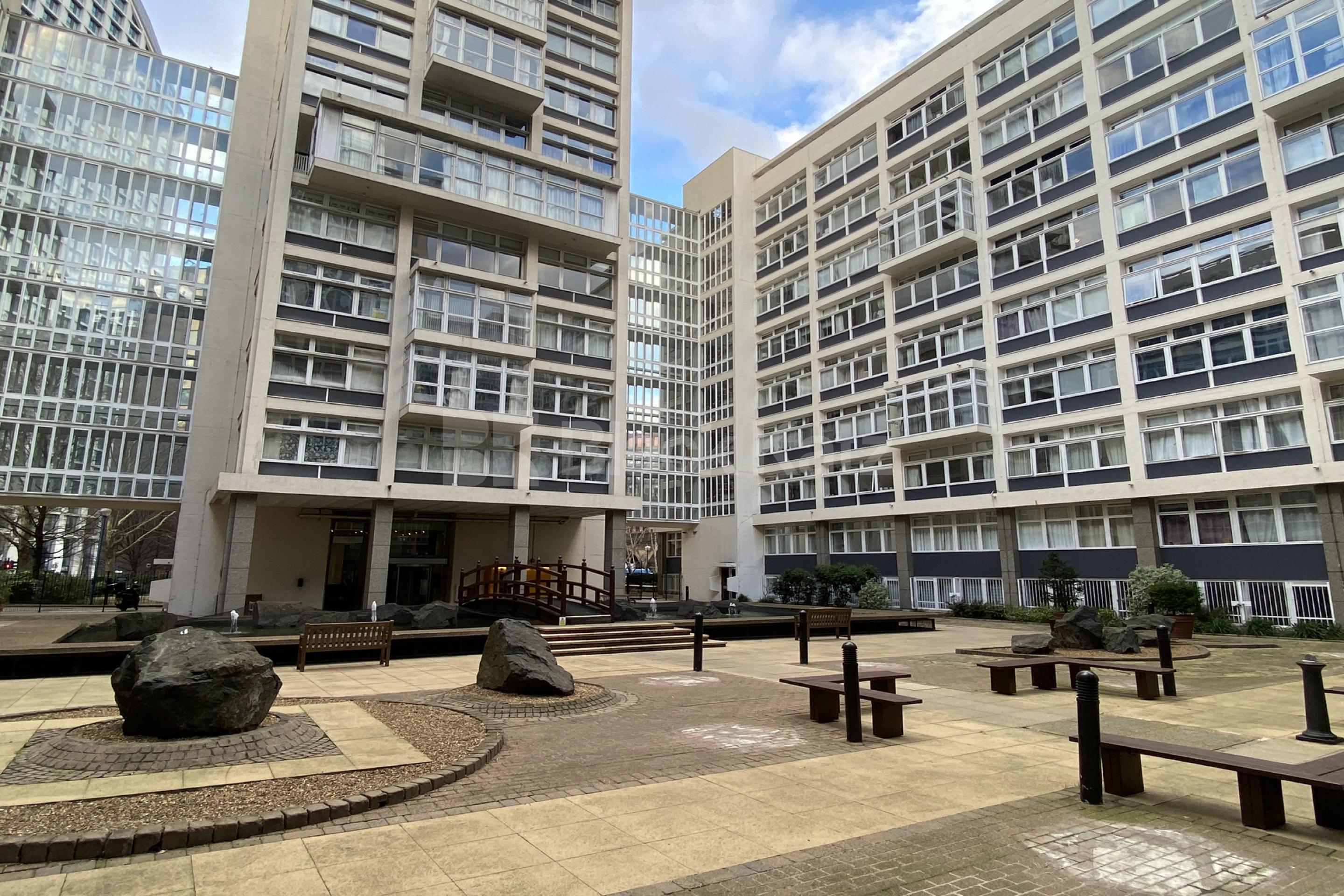 Benefiting from 24 Hour concierge, residents pool, gym & inclusive of rates  Metro Central Heights, Newington Causeway, Elephant & Castle SE1