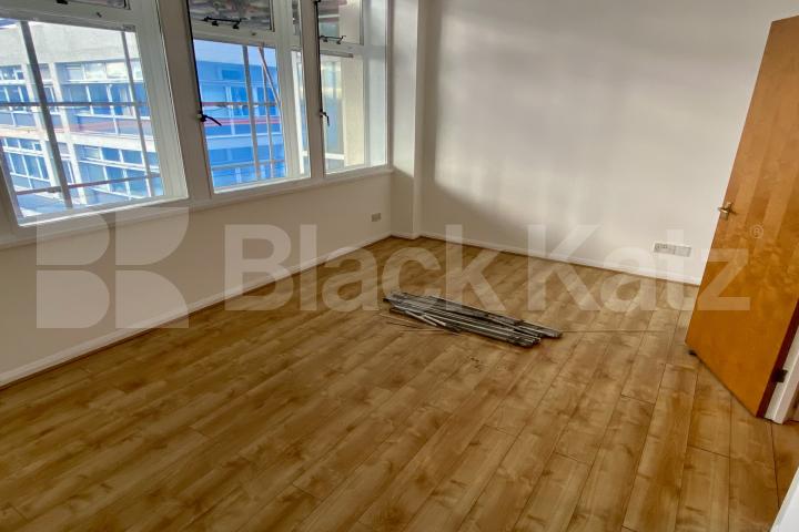 Benefiting from 24 Hour concierge, residents pool, gym & inclusive of rates  Metro Central Heights, Newington Causeway, Elephant & Castle