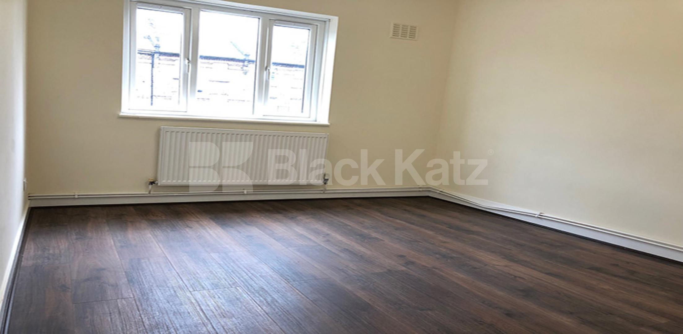 			GOOD FOR 2 SHARERS / LOUNGE CONVERT!, 1 Bedroom, 1 bath, 1 reception Flat			 Seven Sisters Road, HOLLOWAY