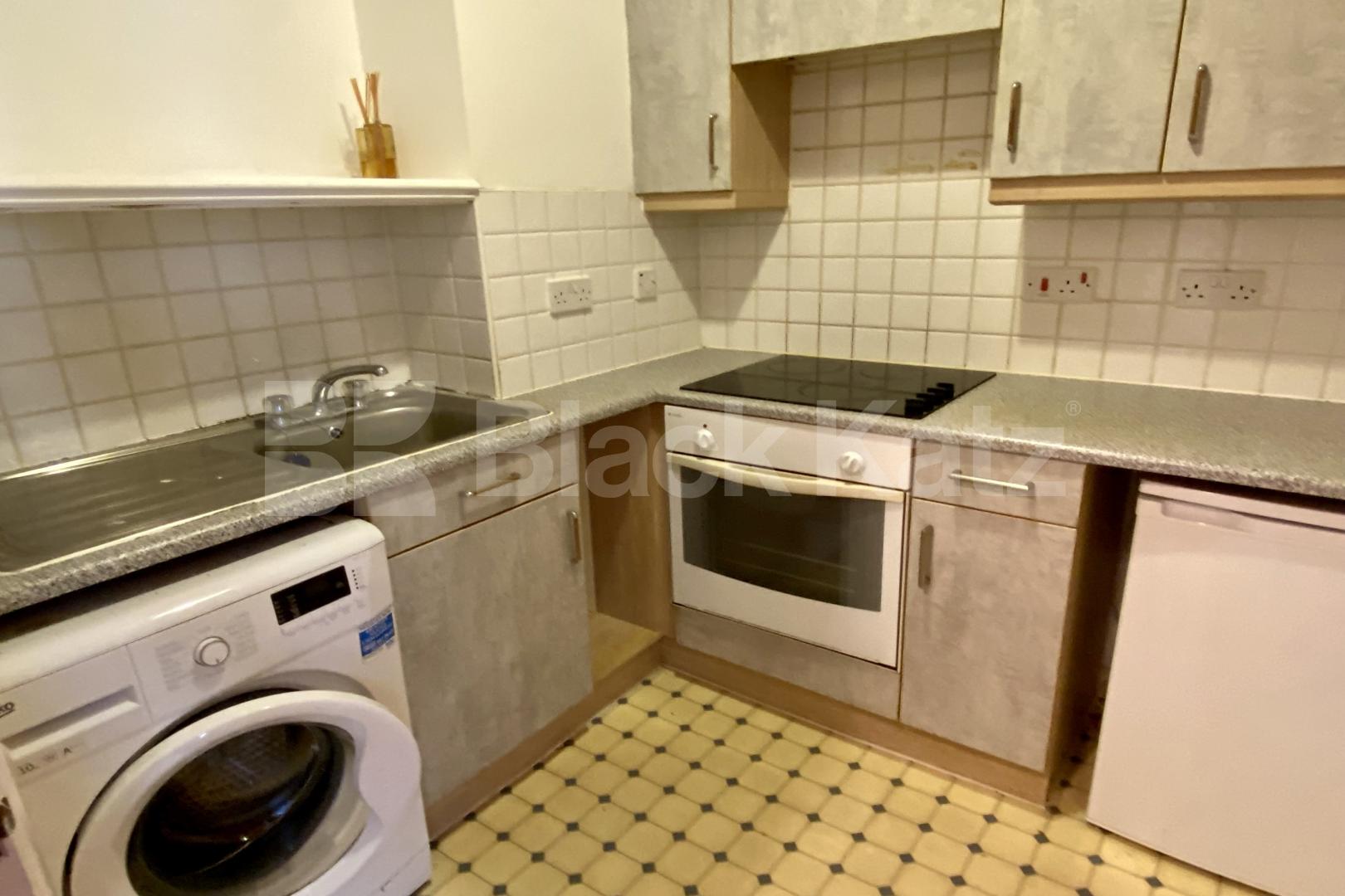 Benefiting from 24 Hour concierge, residents pool, gym & inclusive of rates  Metro Central Heights, Newington Causeway, Elephant & Castle