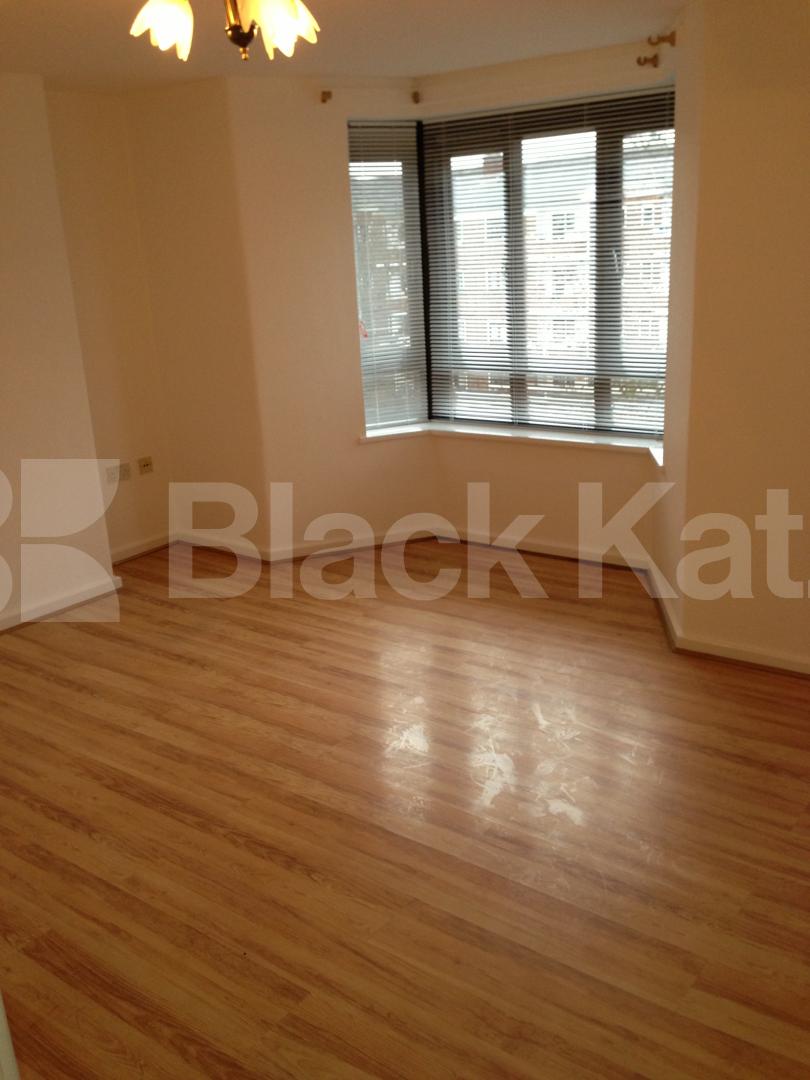 			New instruction!, 1 Bedroom, 1 bath, 1 reception Flat			 Tiber Gardens, KINGS CROSS