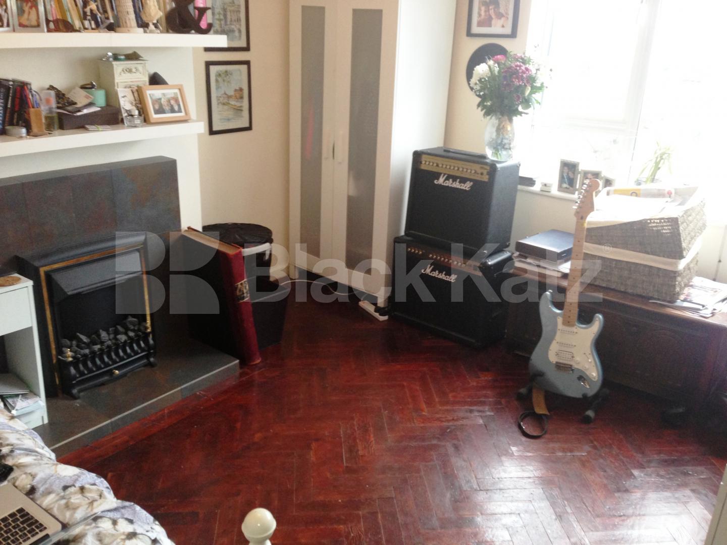 			New Instruction!, 1 Bedroom, 1 bath, 1 reception Flat			 St Pancras Way, Camden