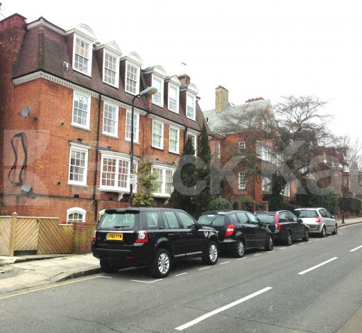 			NEW INSTRUCTION!, 3 Bedroom, 1 bath, 1 reception Flat			 Frognal, HAMPSTEAD-FROGNAL