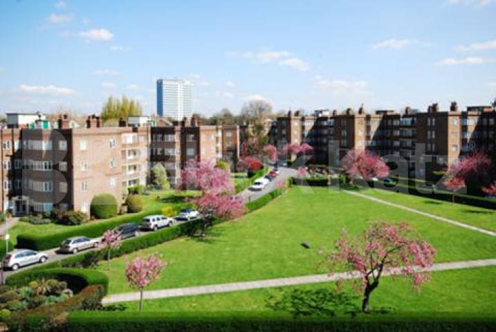 			UNDER OFFER , 2 Bedroom, 1 bath, 1 reception Flat			 Chiswick Village, Chiswick