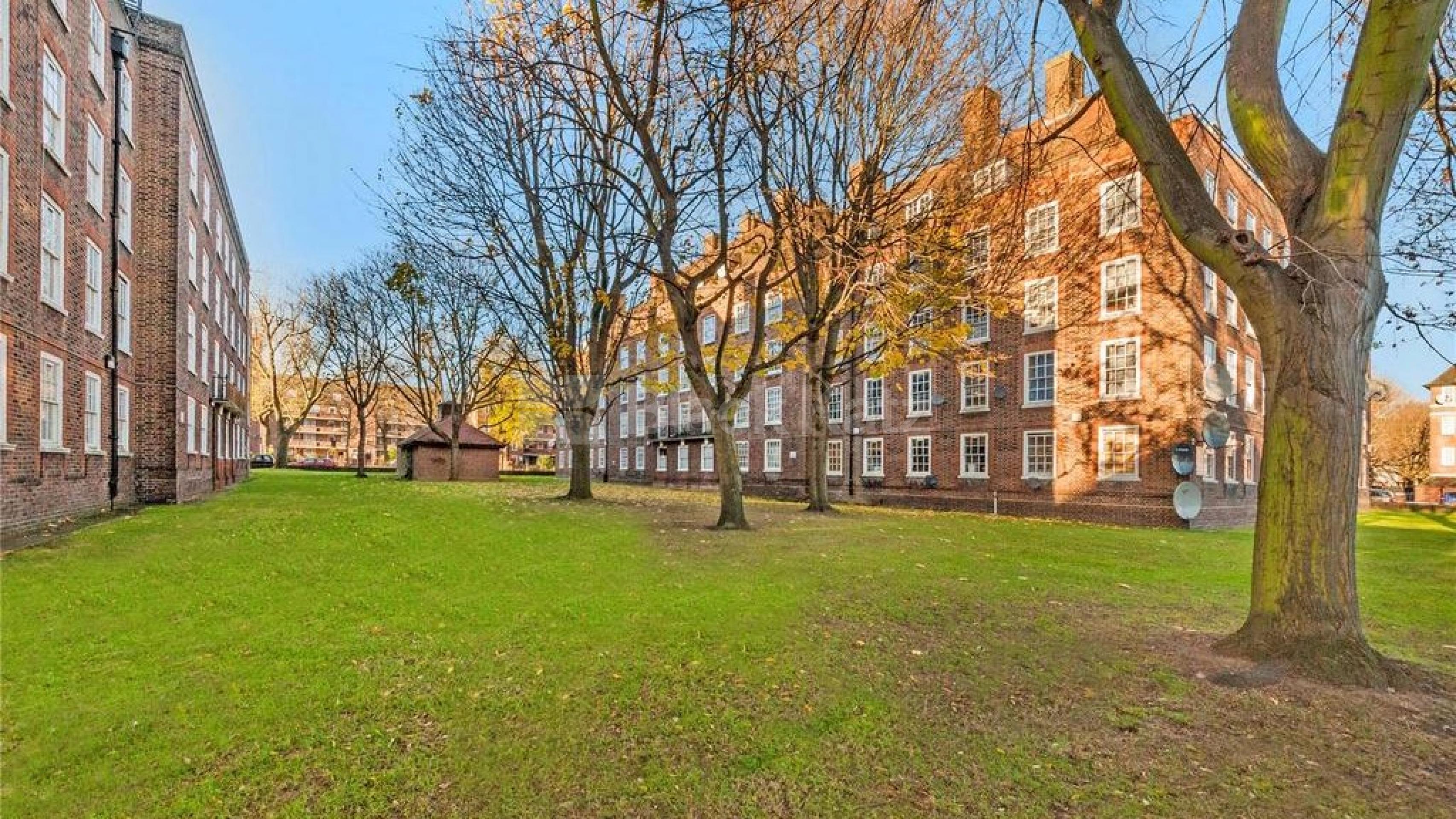 Recently refurbished two bedroom apartment minutes to tube and shops Frampton Street , Regents Park / Marylebone NW8