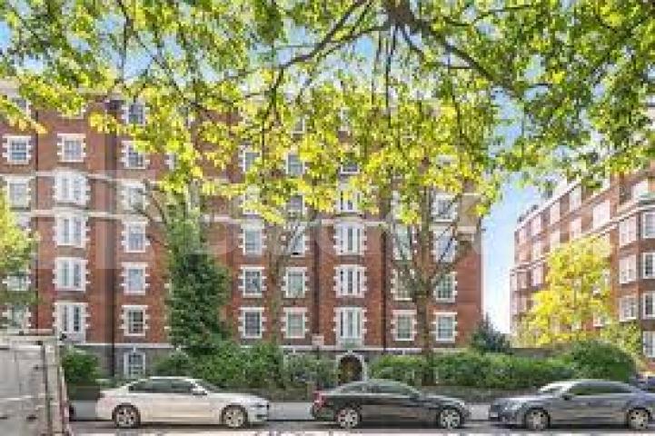 Fantastic 3 bed within a red brick mansion block mins to tube & shops  Grove End Road, St Johns Wood