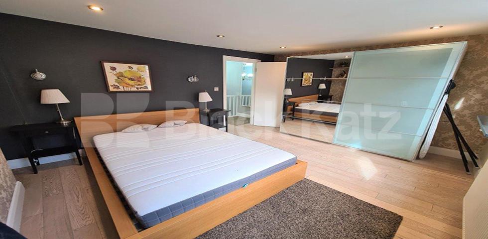 Spacious two bed mins to Camden Tube, Market and Regents Park Inverness Street, Camden