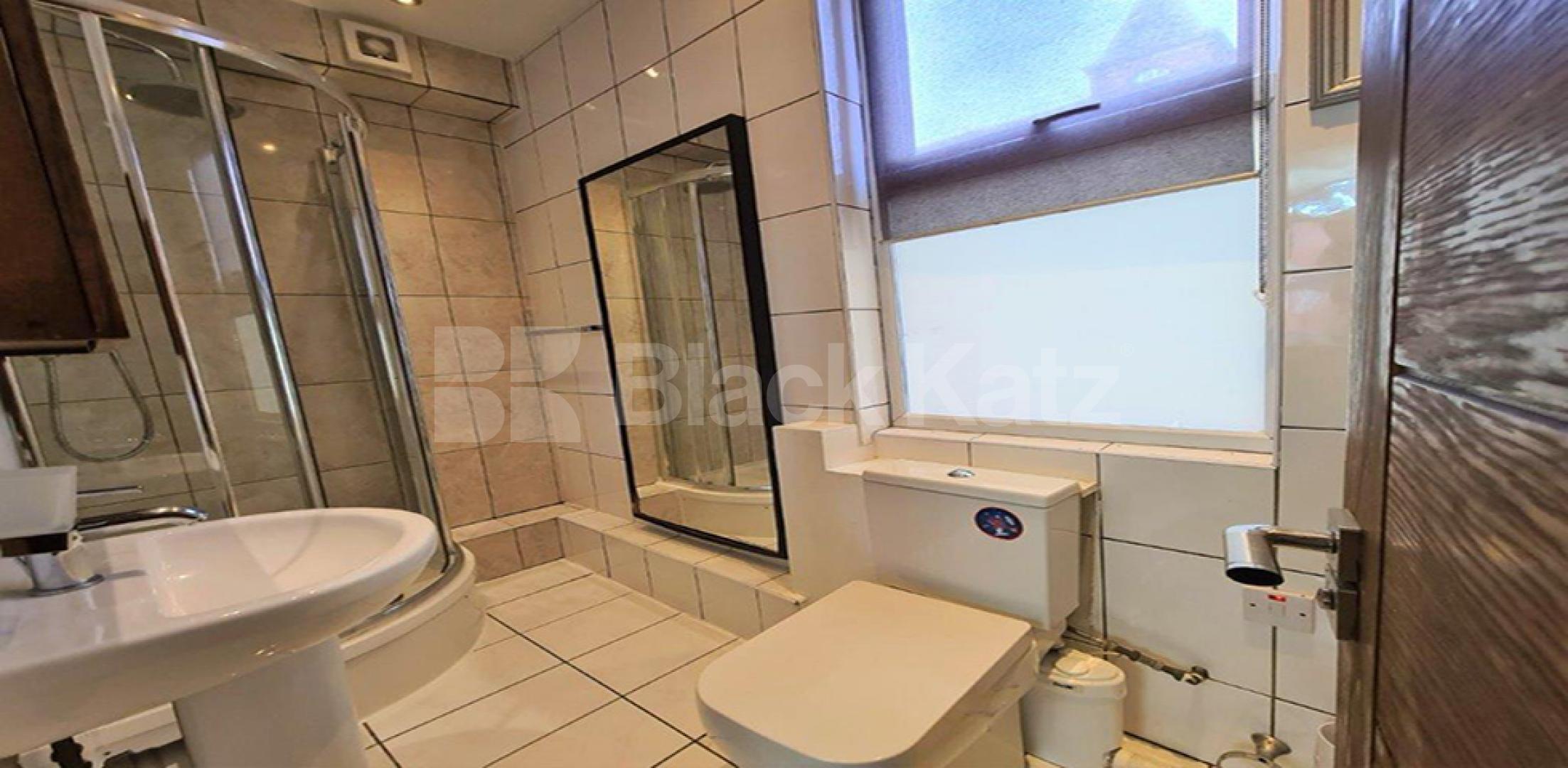 Spacious two bed mins to Camden Tube, Market and Regents Park Inverness Street, Camden