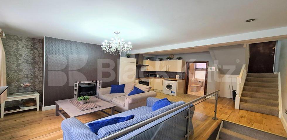 Spacious two bed mins to Camden Tube, Market and Regents Park Inverness Street, Camden