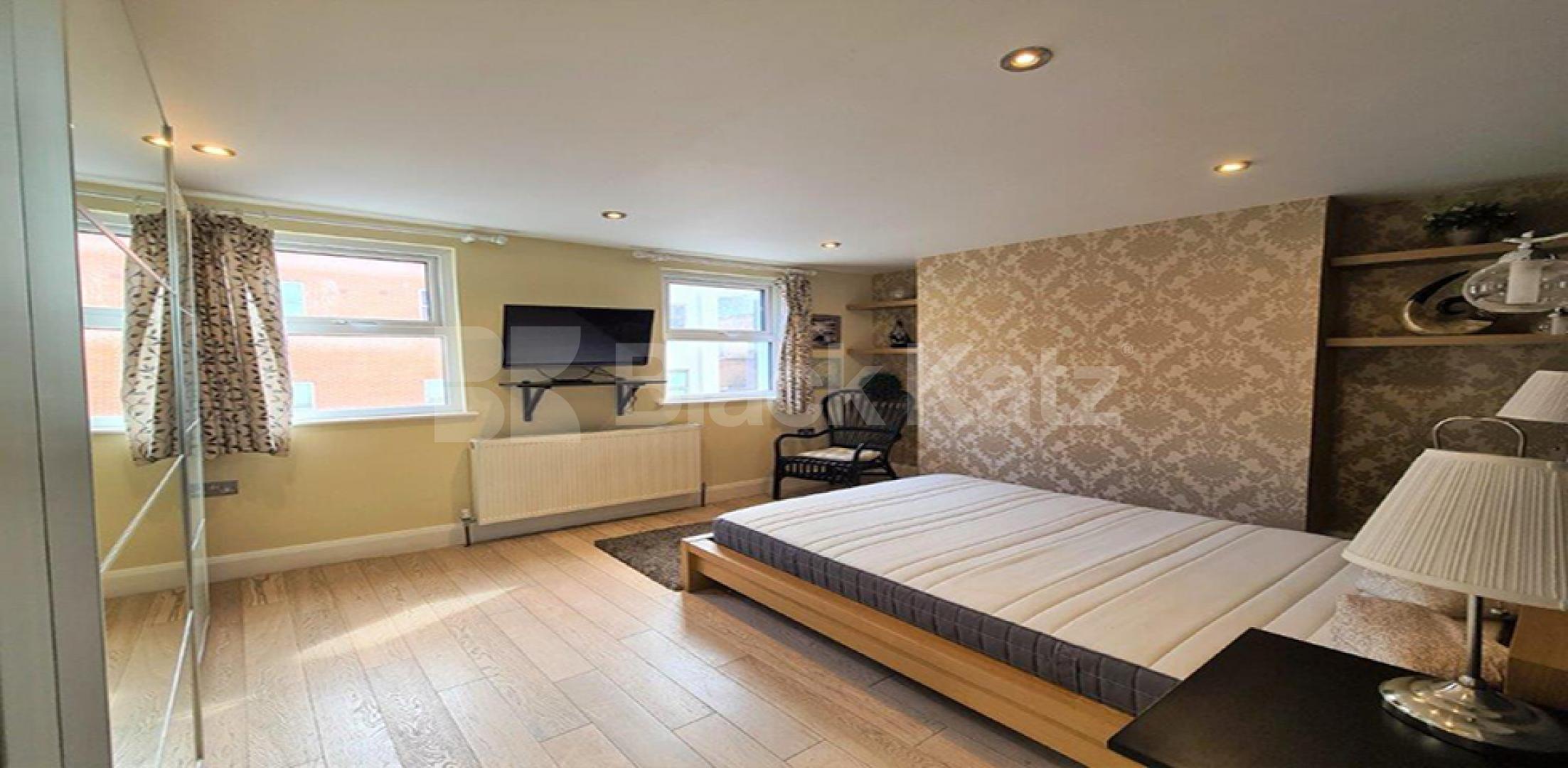 Spacious two bed mins to Camden Tube, Market and Regents Park Inverness Street, Camden