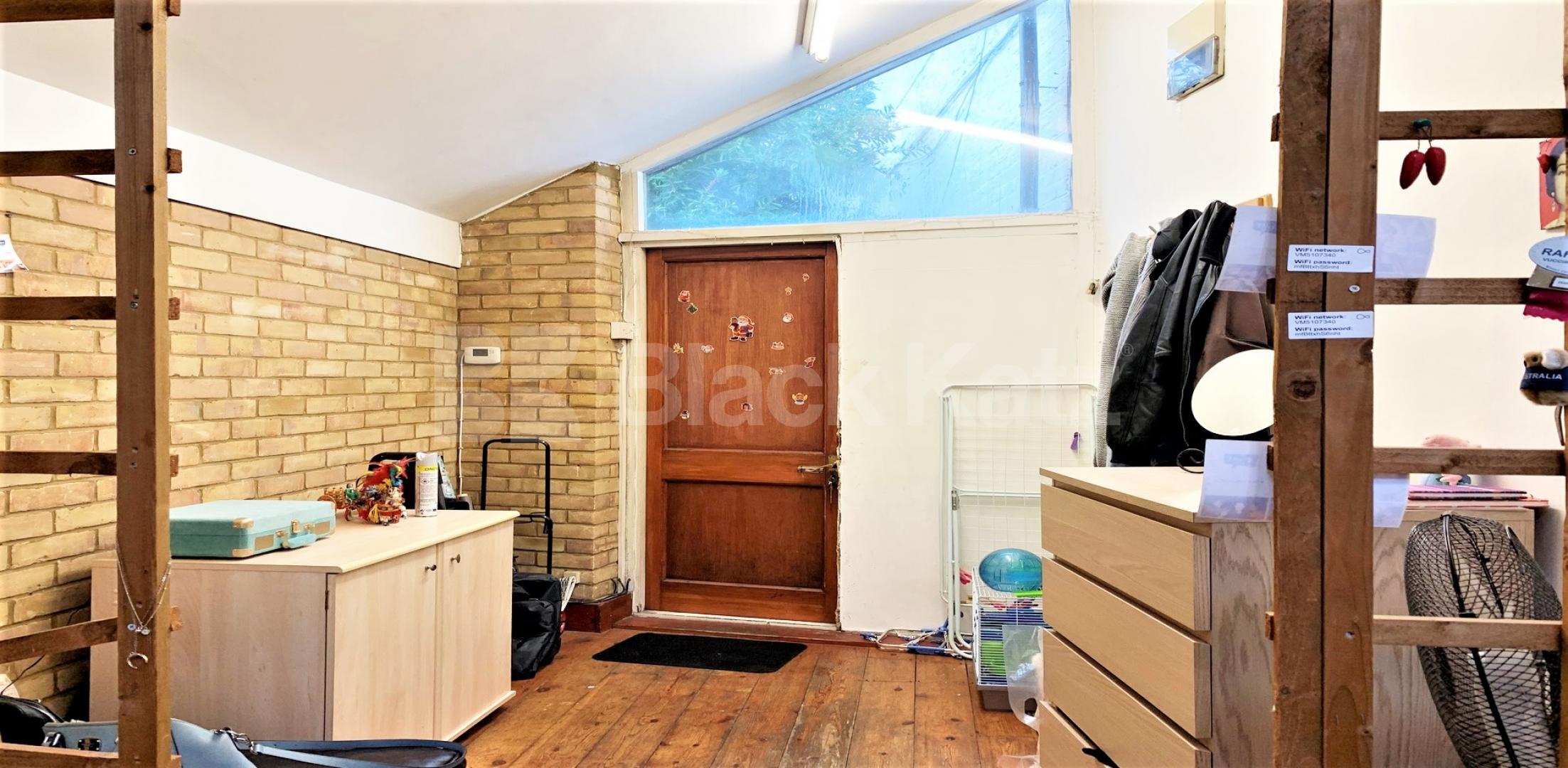 			Studio Apartment, 1 bath, 1 reception Studio			 Glenroy Street, North Kensington
