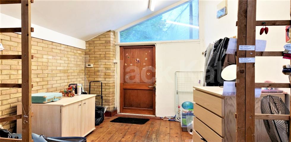 			Studio Apartment, 1 bath, 1 reception Studio			 Glenroy Street, North Kensington