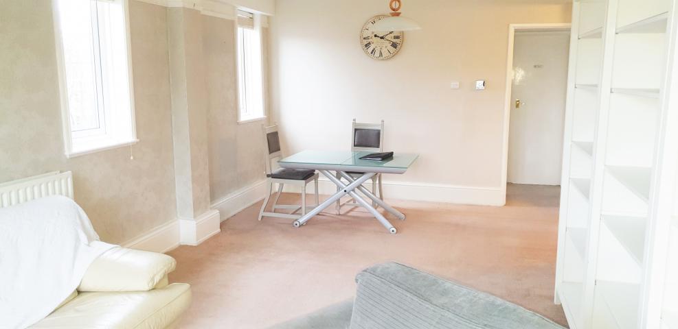 			2 Bedroom, 1 bath, 1 reception Flat			 West End Lane, WEST HAMPSTEAD