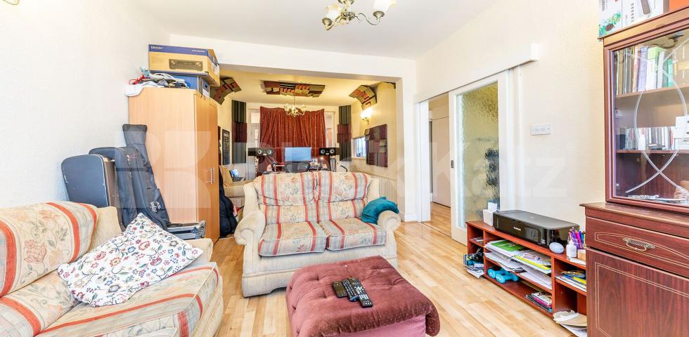 			3 bedroom House, 3 Bedroom, 1 bath, 1 reception House			 Stirling Road, WOOD GREEN