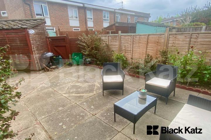 Spacious split level house with parking & charming patio garden Garratt Lane, Earlsfield