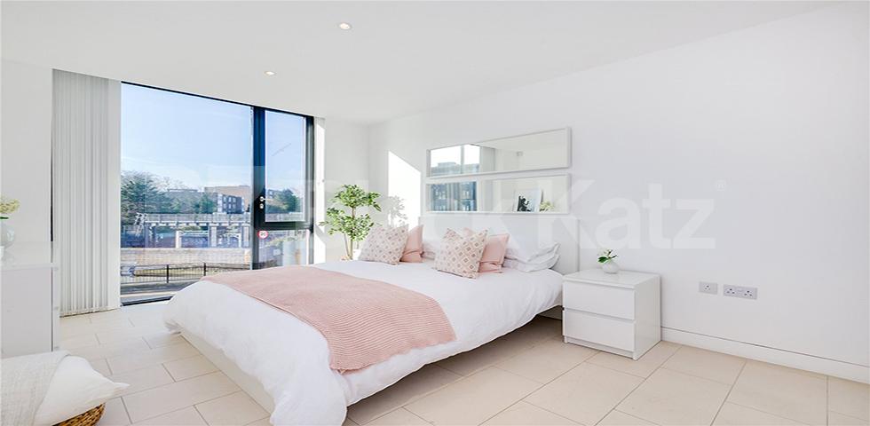 Truly stunning 3 bed 2 bath penthouse by Regents Park and Camden Tube  Oval Road, Regents Park