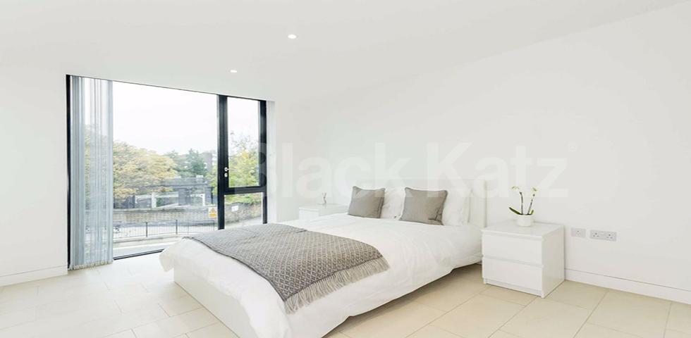 Truly stunning 3 bed 2 bath penthouse by Regents Park and Camden Tube  Oval Road, Regents Park