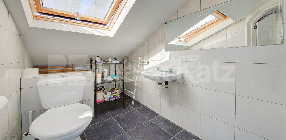 			New Instruction!, 3 Bedroom, 1 bath, 1 reception Flat			 Hanley Road , Finsbury Park / Crouch End