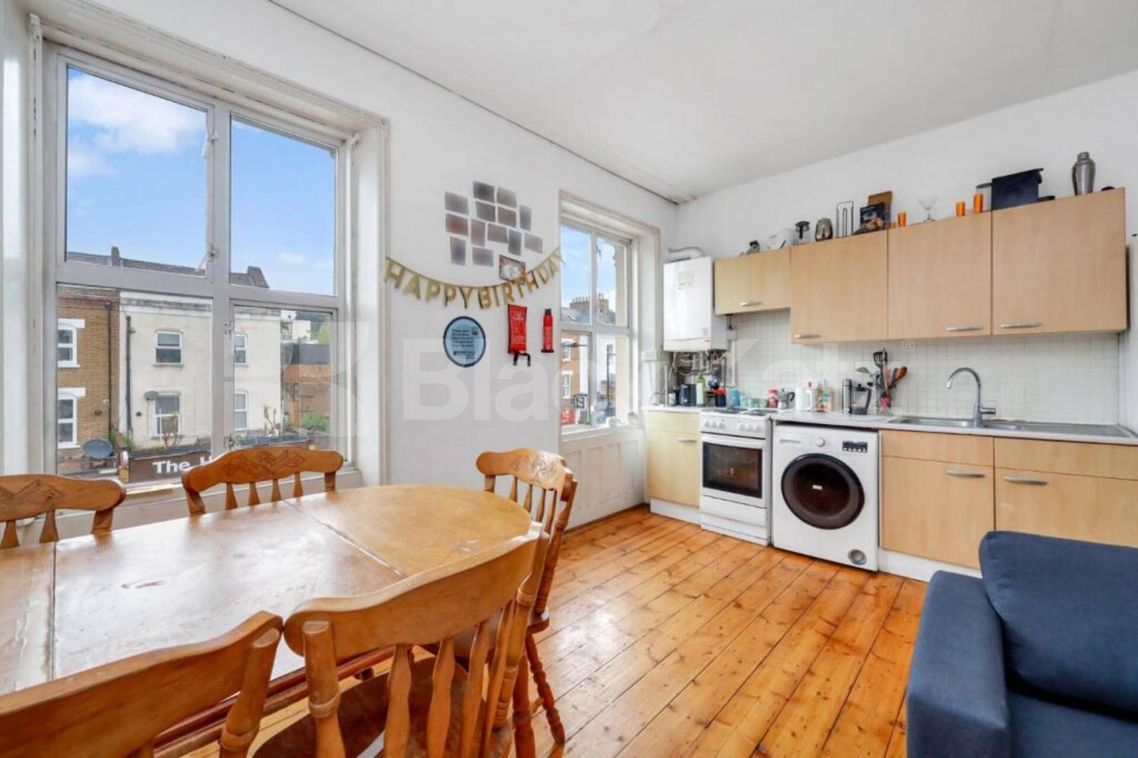 Stylish 3 Bed Apartment with Private Outdoor Space in Tufnell Park Junction Road, Archway