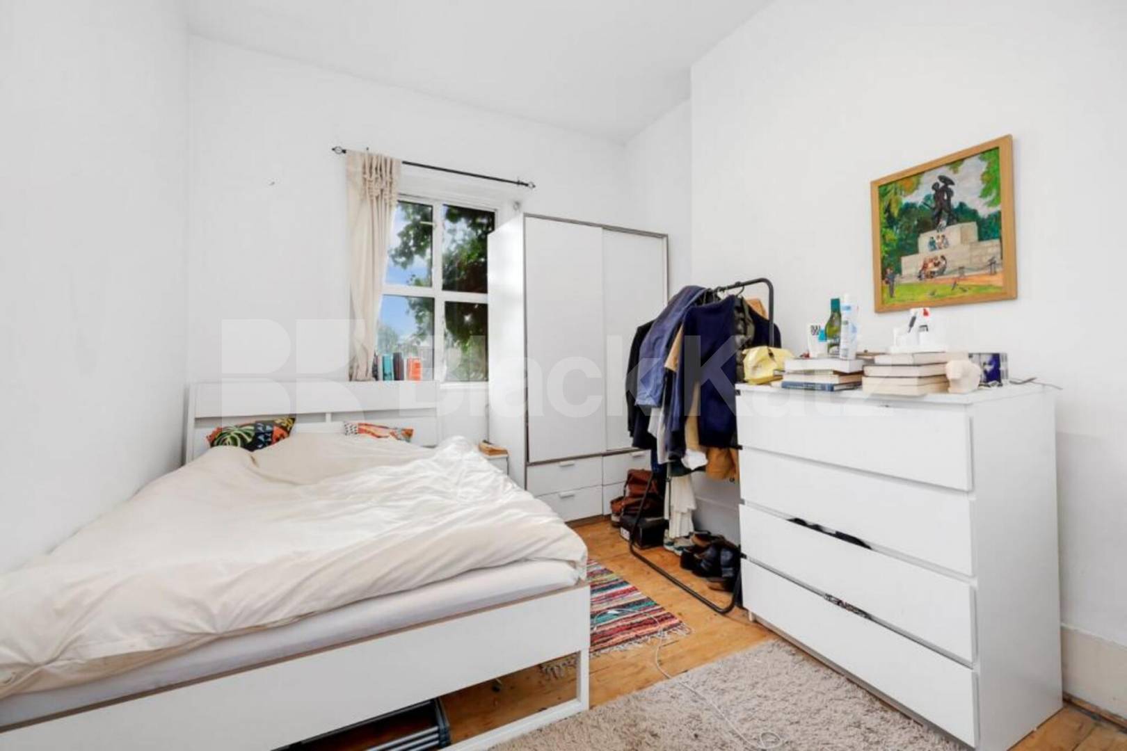 Stylish 3 Bed Apartment with Private Outdoor Space in Tufnell Park Junction Road, Archway