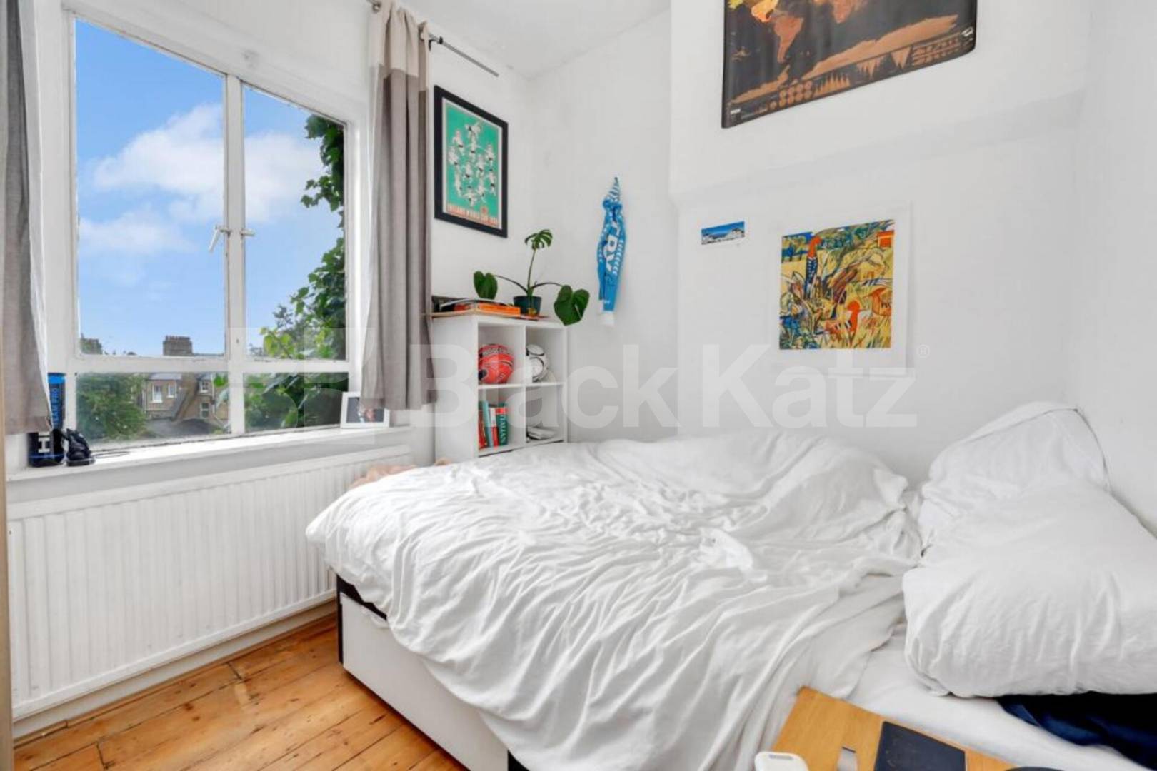 Stylish 3 Bed Apartment with Private Outdoor Space in Tufnell Park Junction Road, Archway