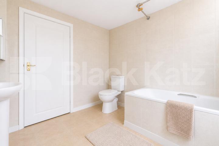 Bright 1 Bed Ground Floor Flat Near Tufnell Park & Archway Stations Junction Road, Archway