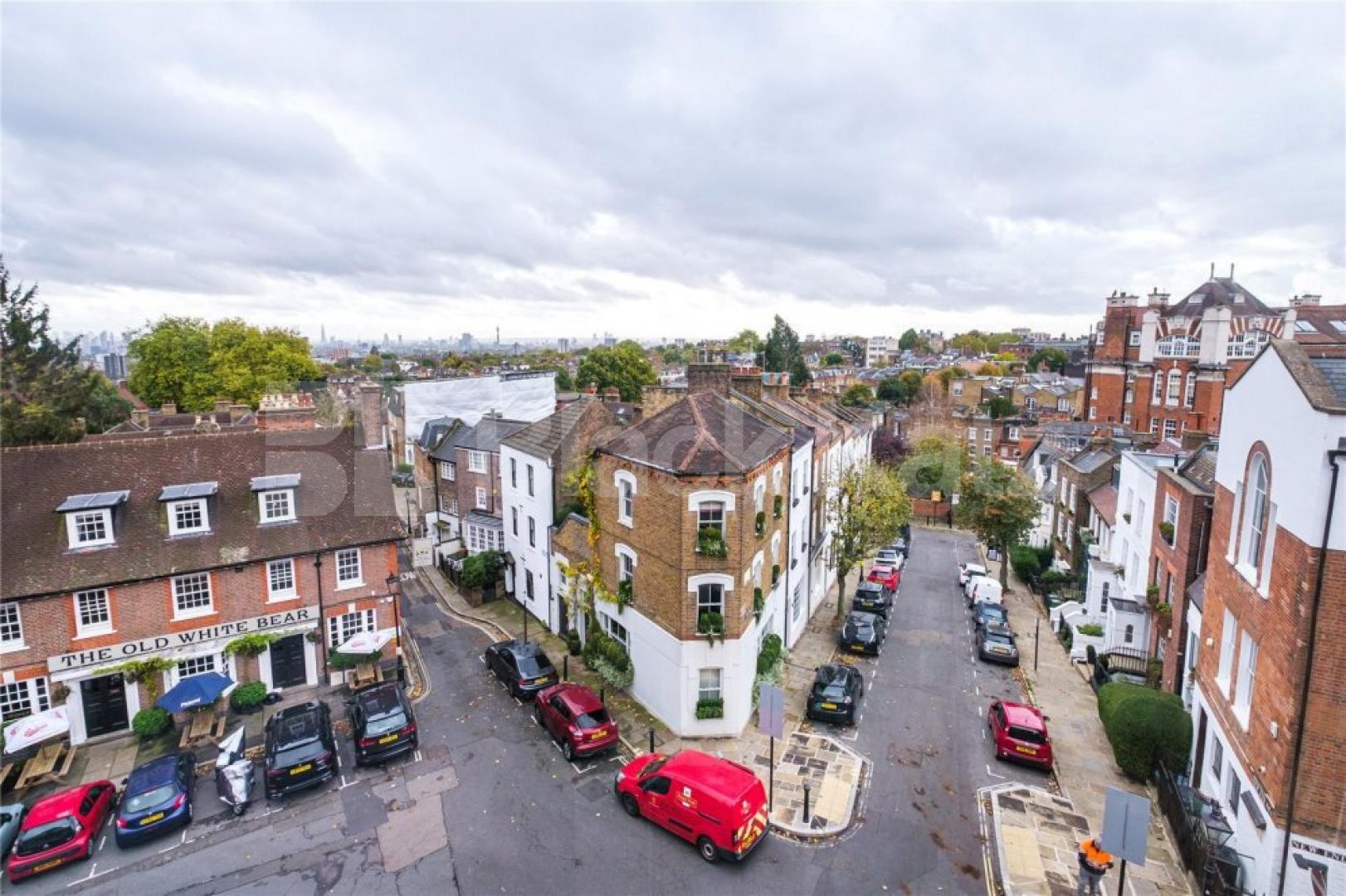 Period conversion, wood floors, modern kitchen, neutral decor minutes to Heath New End Square, Hampstead